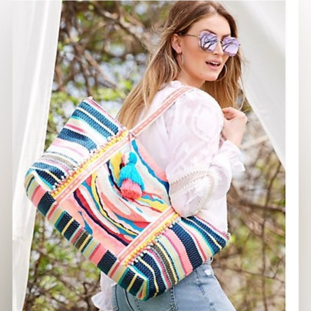 America & Beyond Chloe Tote Plus